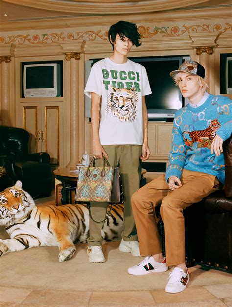 vestaglia gucci tigre|gucci tiger.